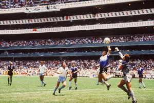 Maradona, la mano de Dios è mancina