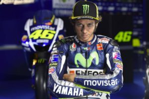 Valentino Rossi, mancino con le braccia conserte
