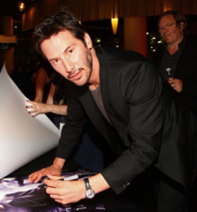 Keanu Reeves è mancino