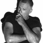 Bruce Willis è mancino