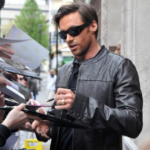 Hugh Jackman è mancino