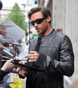 Hugh Jackman è mancino