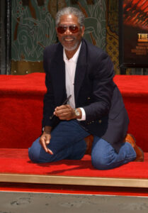 Morgan Freeman è mancino
