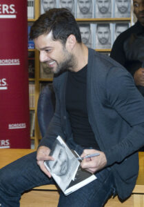 Ricky Martin è mancino