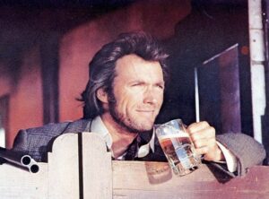 Clint Eastwood è ambidestro