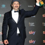 Claudio Santamaria è mancino