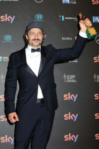 Claudio Santamaria è mancino